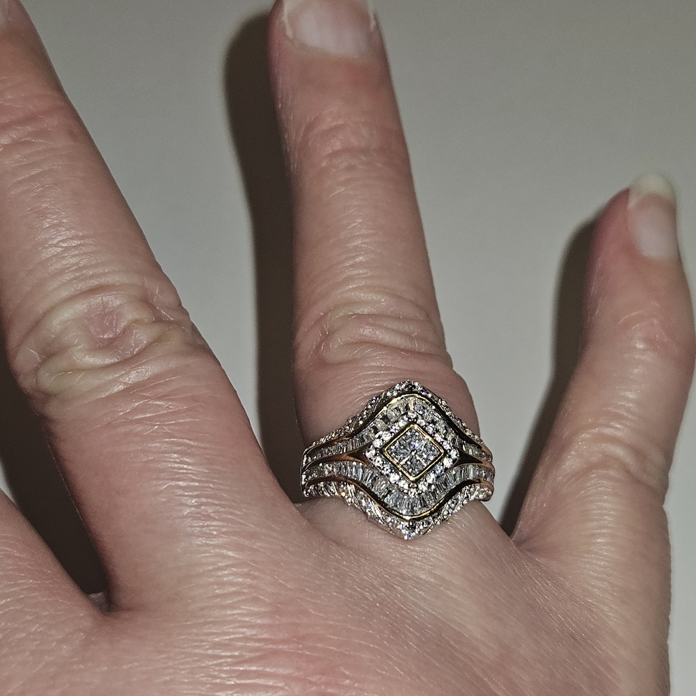 Exquisite Ring Size 8 - Picture 3 of 13